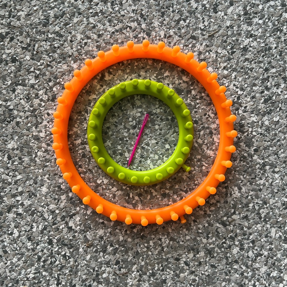Round knitting loom circle